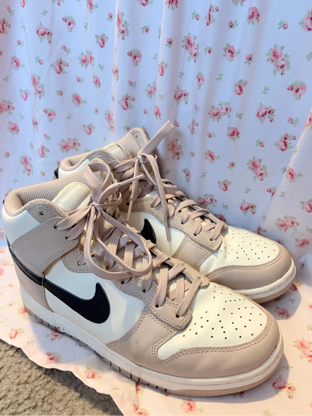 Nike Women’s Mid-Top Dunks